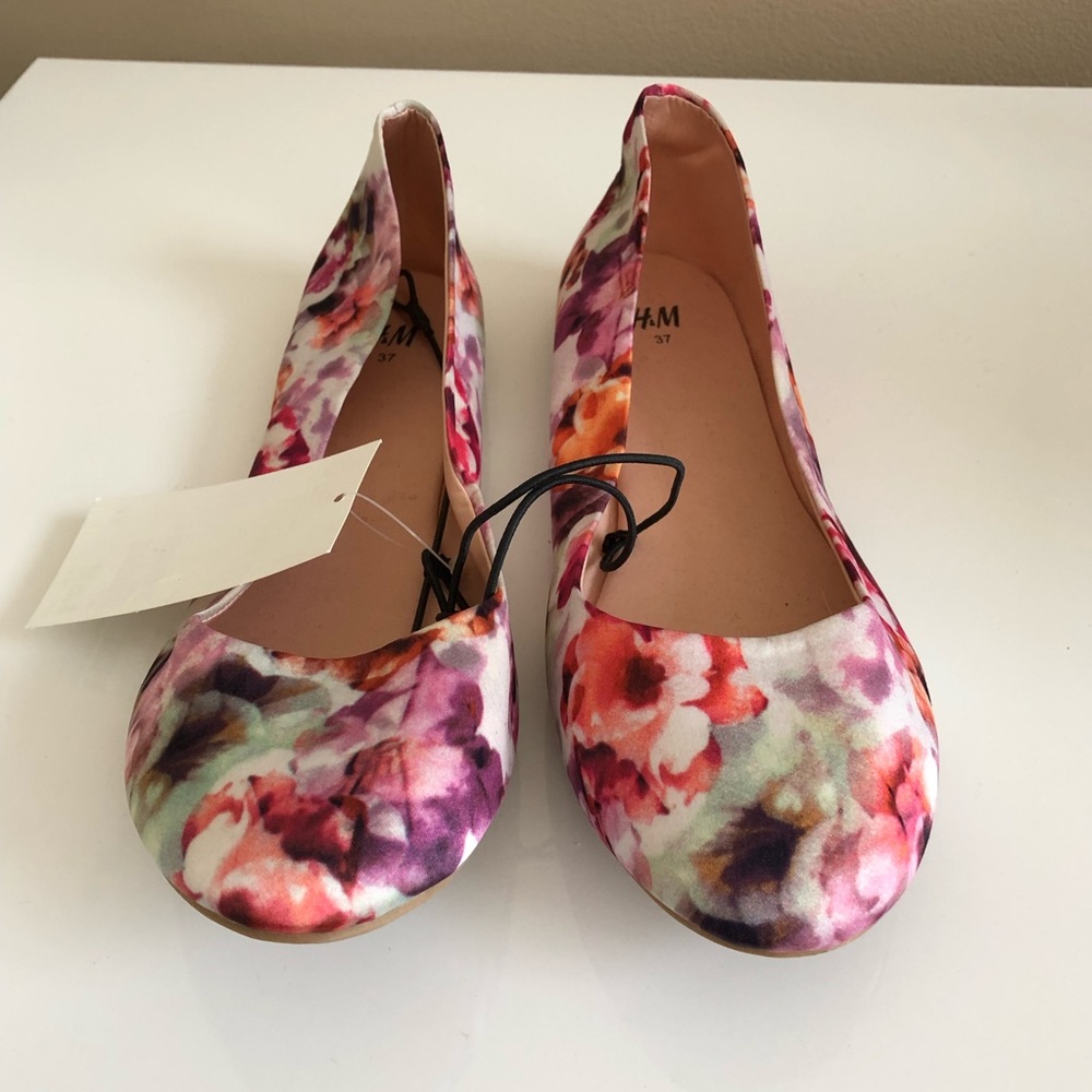 H&M floral flats for spring!